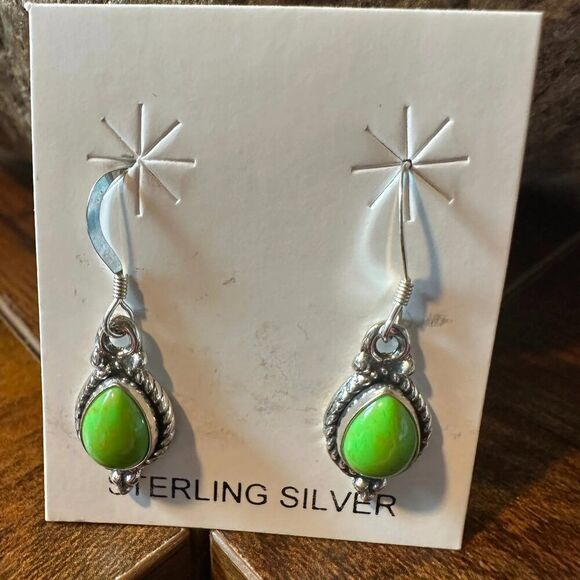ChicTreasures: Sterling Silver‎ & Aventurine Earrings - Picture 1 of 4